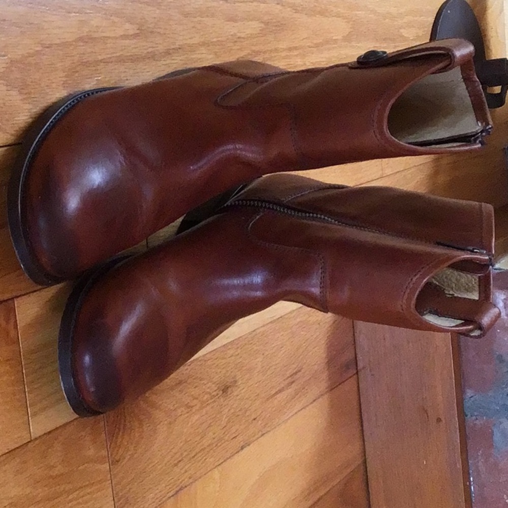 Like new Frye women’s Booties-
